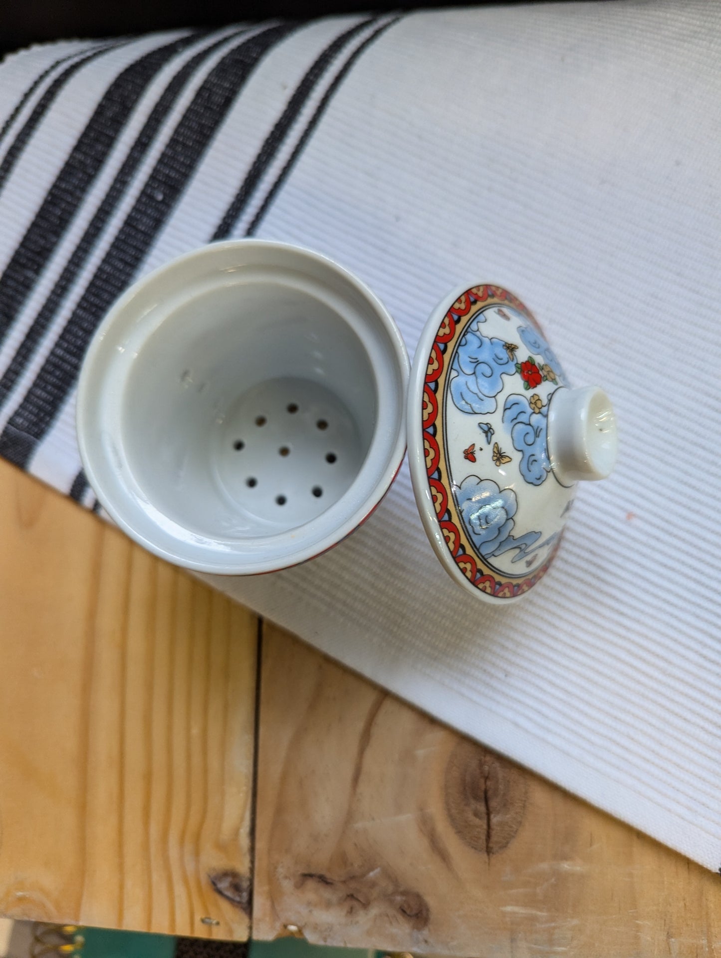 Red Ceramic Tea Diffuser with Lid
