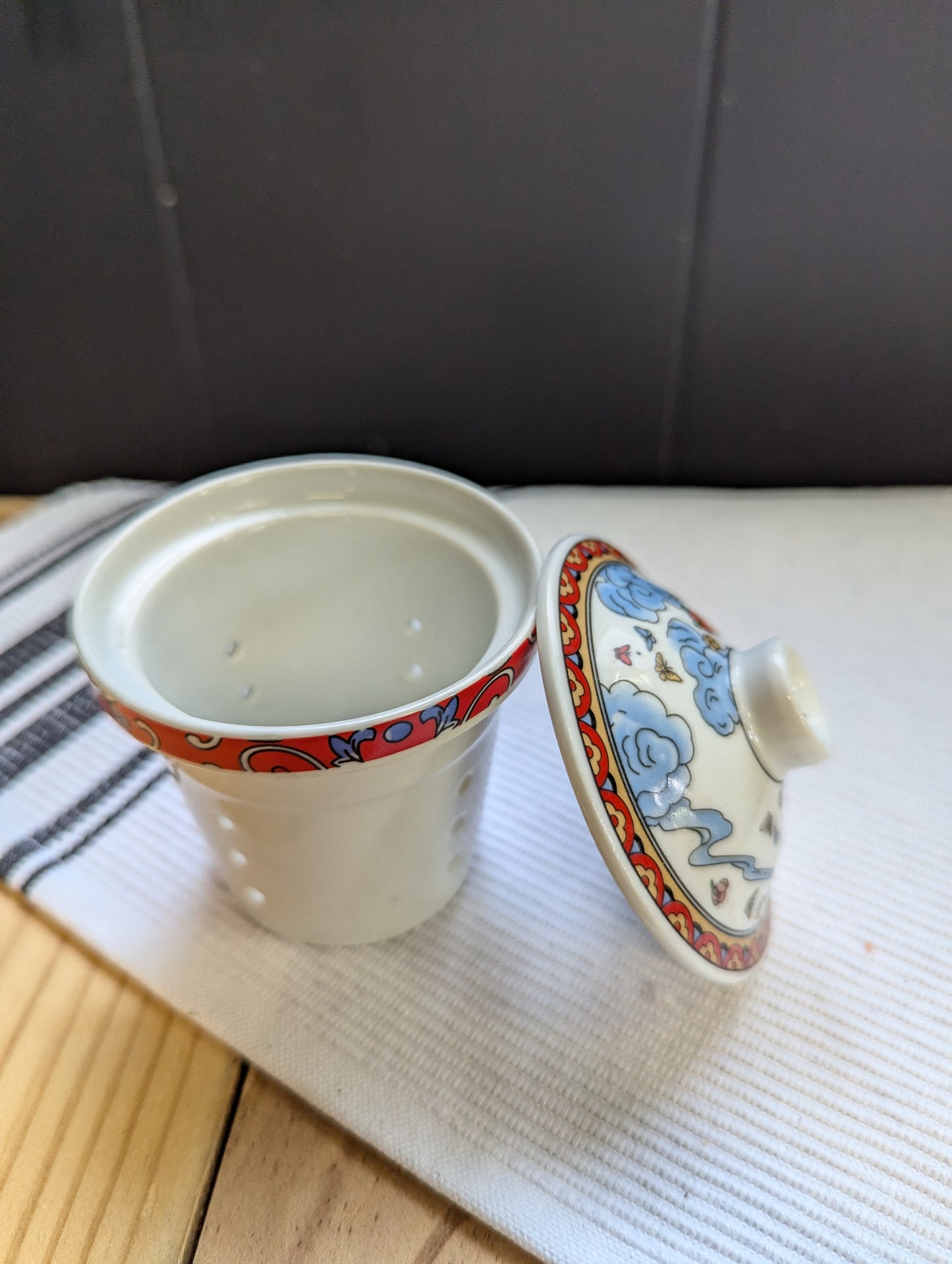 Red Ceramic Tea Diffuser with Lid