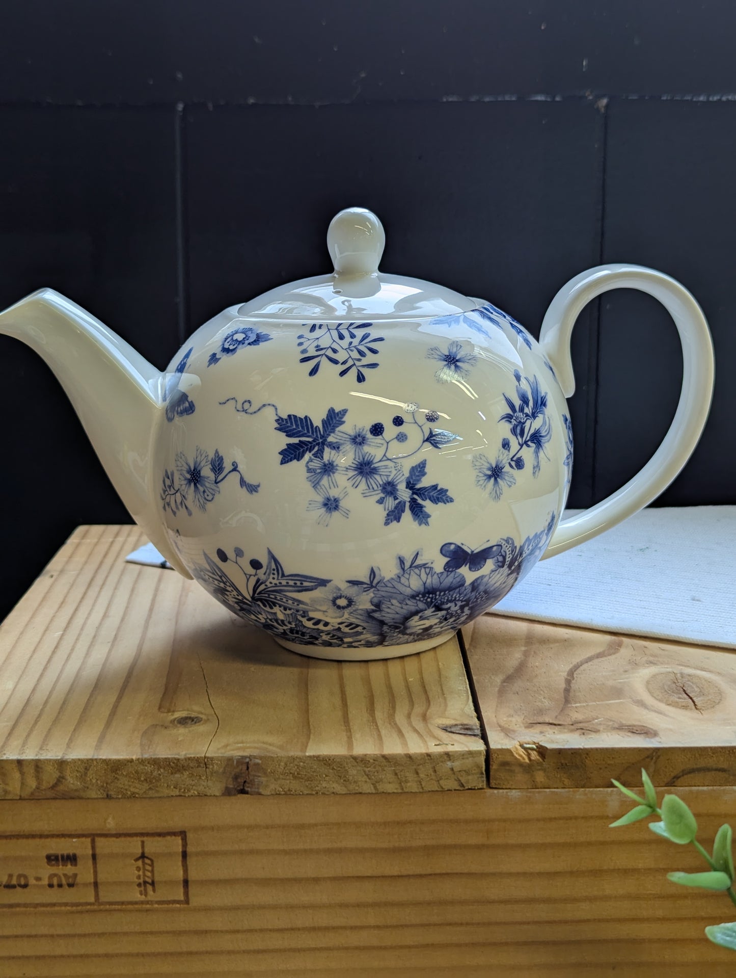 "Toile de Fleur" Teapot