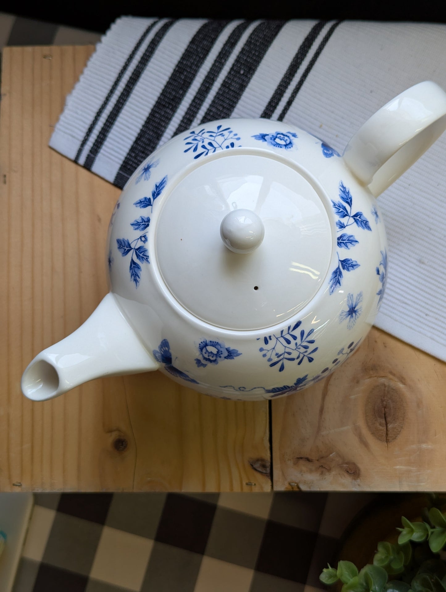 "Toile de Fleur" Teapot