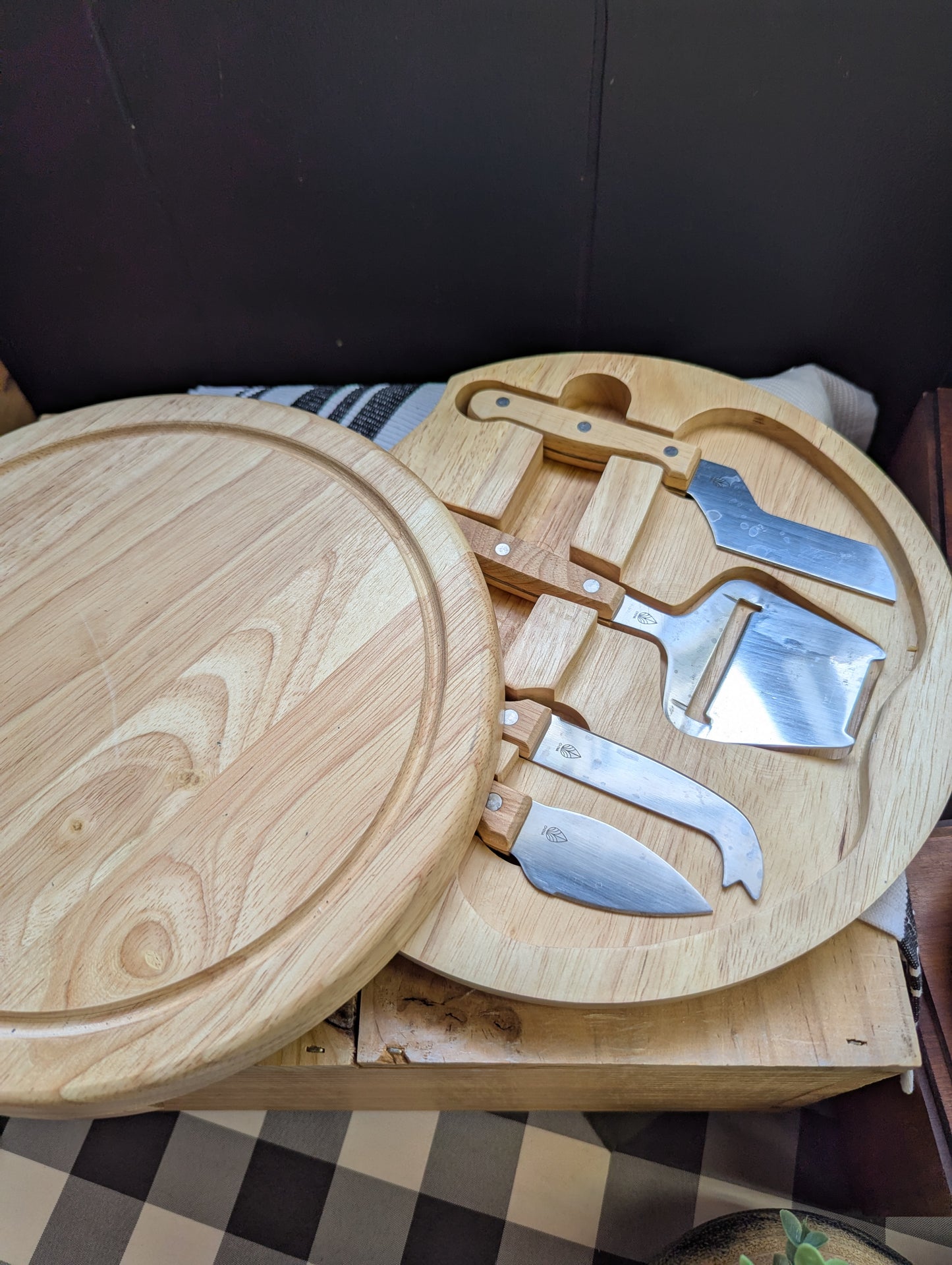 Toscana Rubberwood Cheese Board and Knife Set