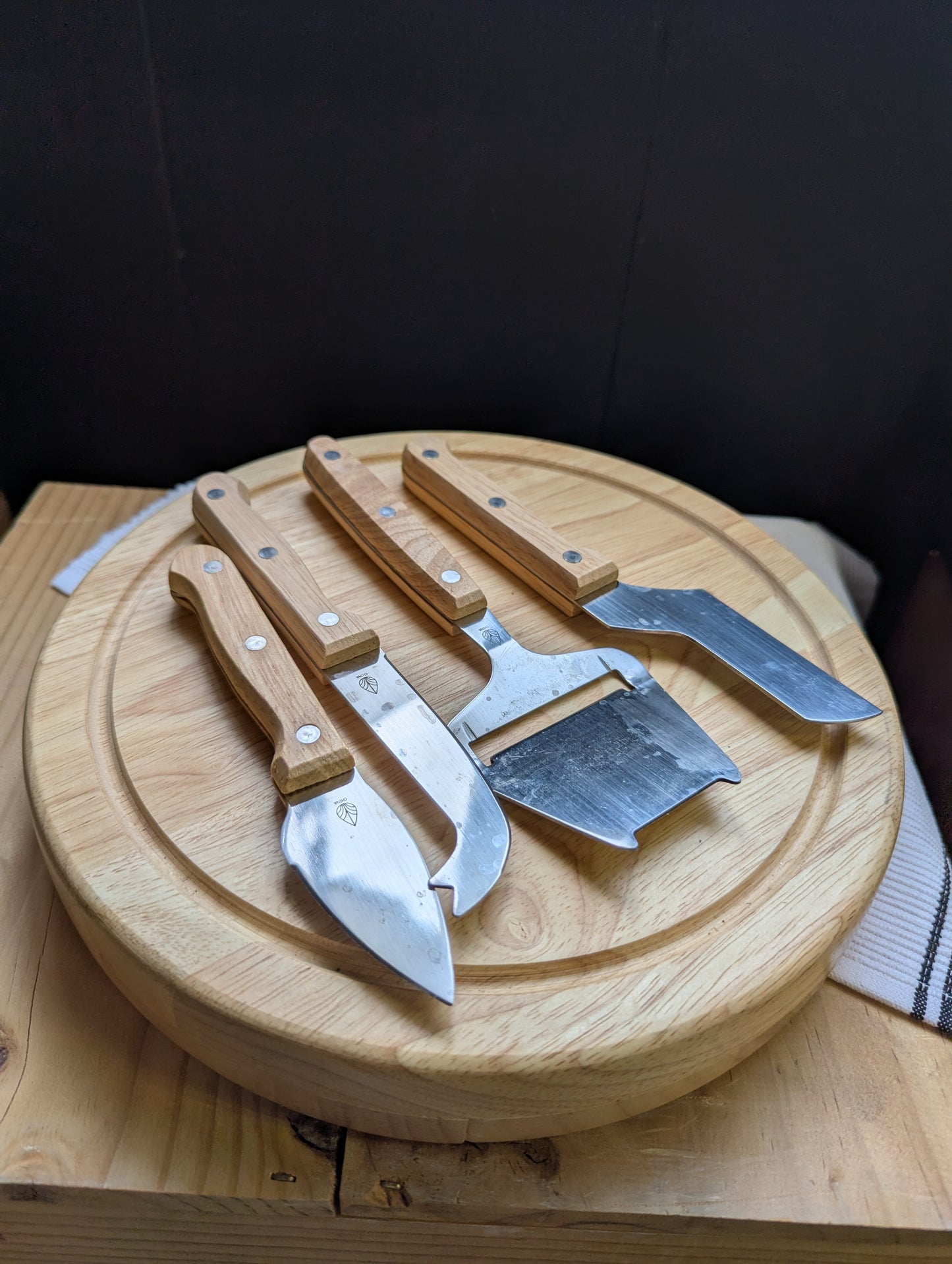 Toscana Rubberwood Cheese Board and Knife Set