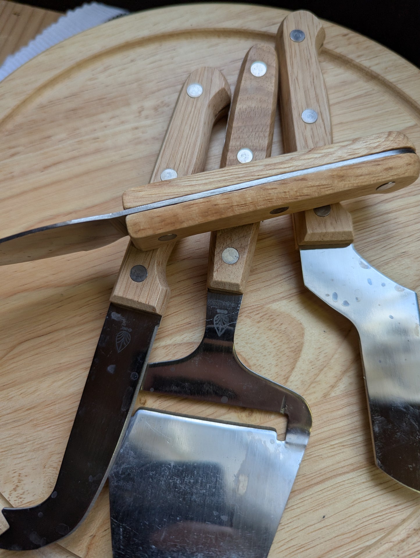 Toscana Rubberwood Cheese Board and Knife Set