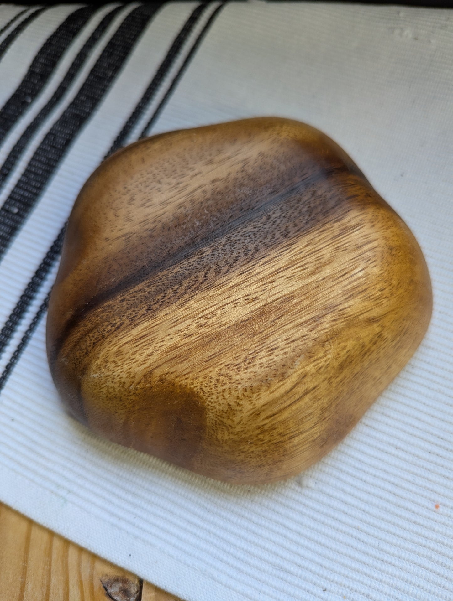 Acacia Wood Clover Shaped Bowl
