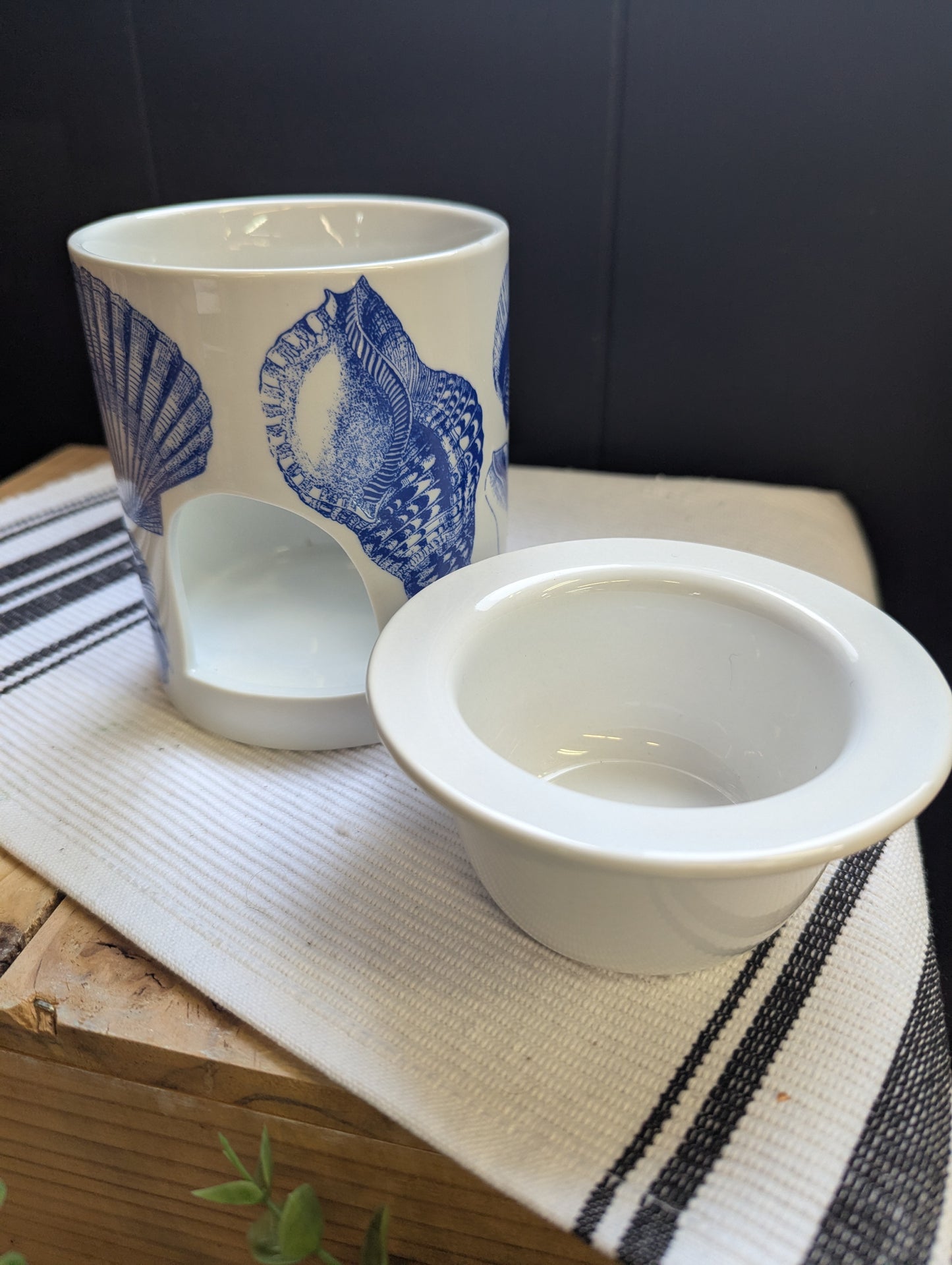 Tabletop Dip/Butter Warmer with Royal Blue Seashells