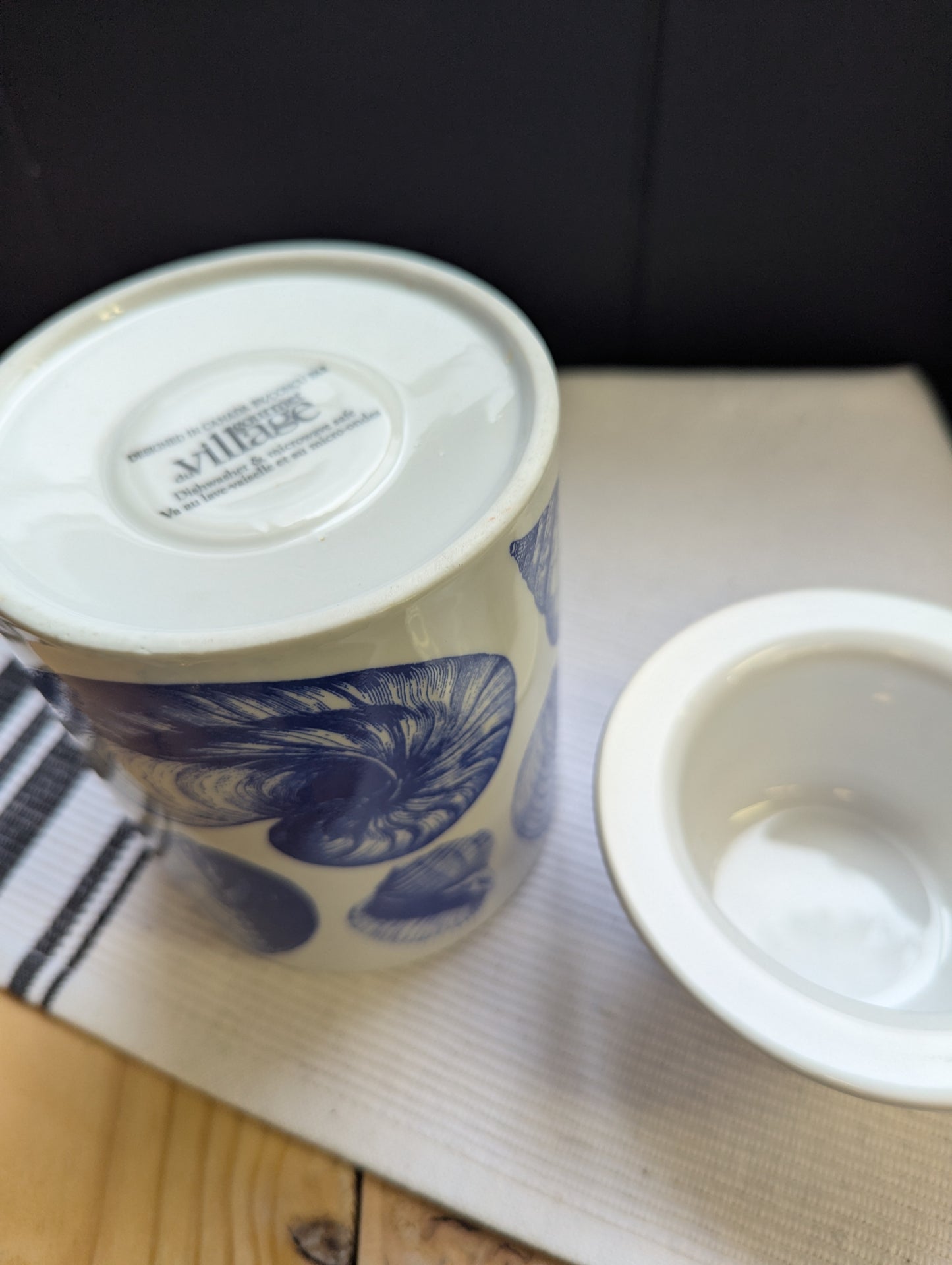 Tabletop Dip/Butter Warmer with Royal Blue Seashells