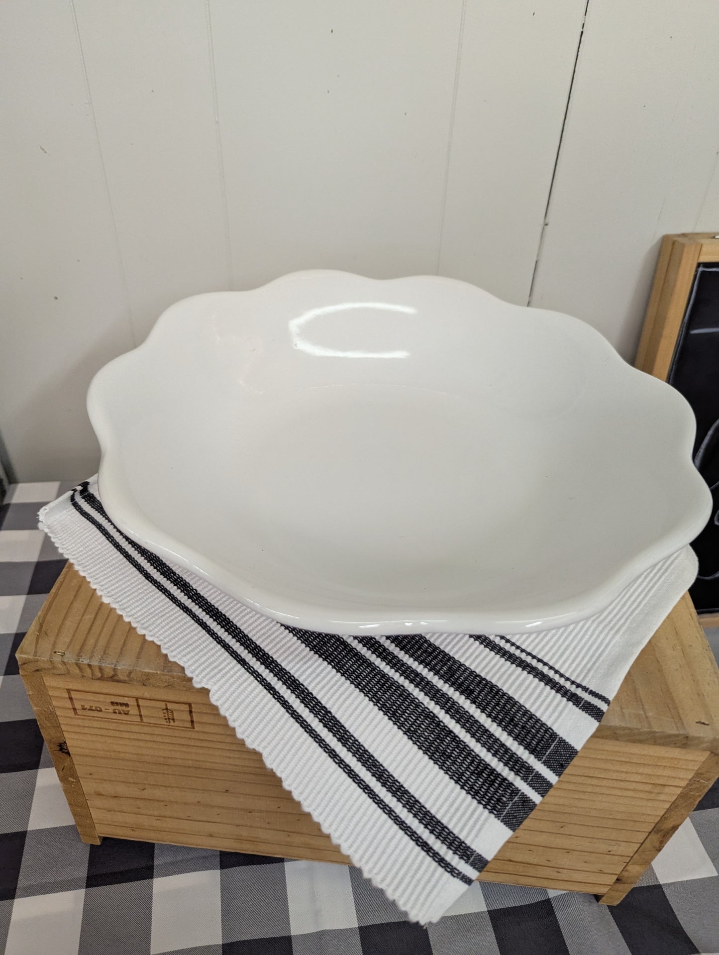 Large Scalloped Serving Bowl