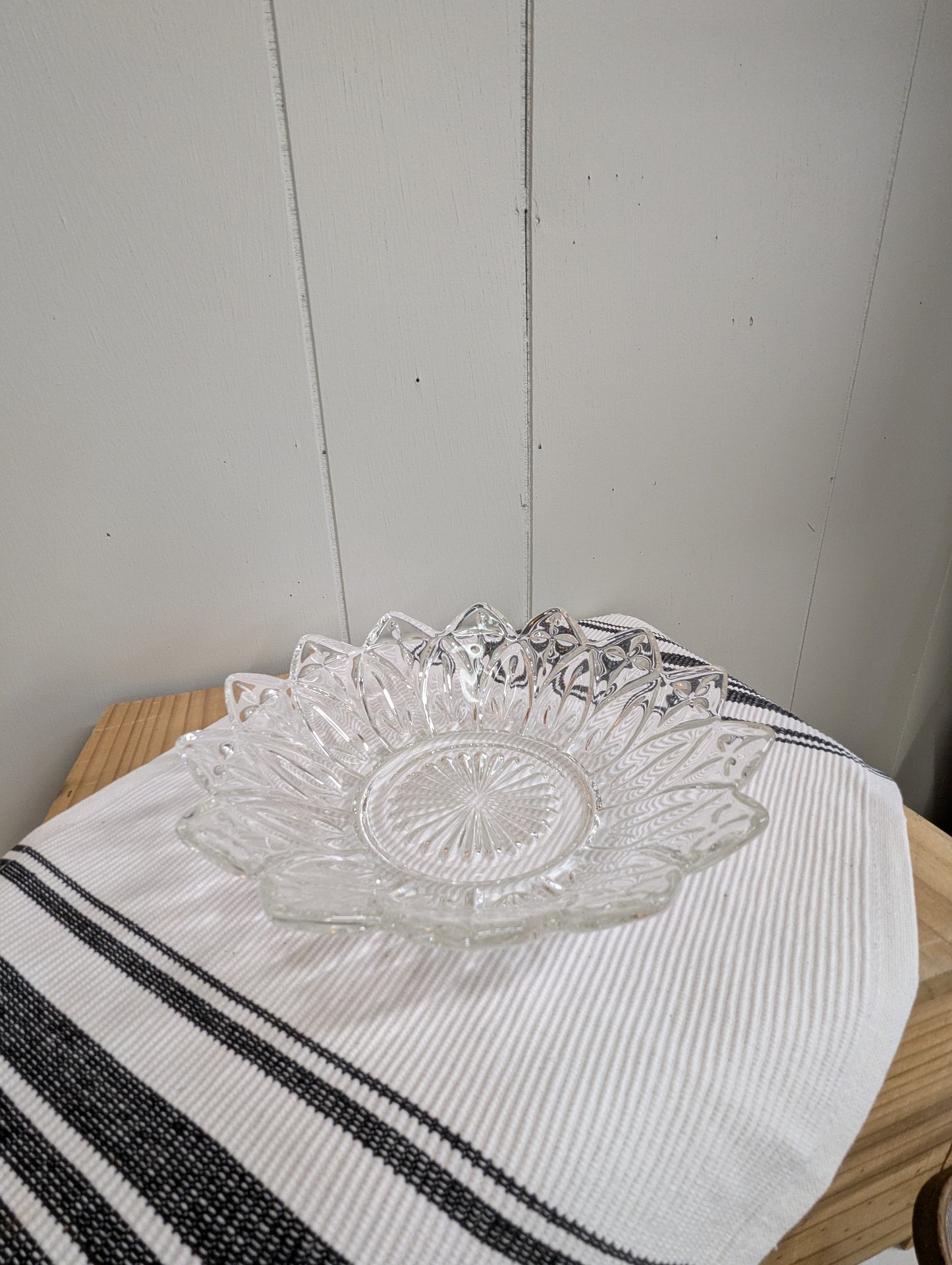 Federal Glass Petal Patterned Glass Bowl