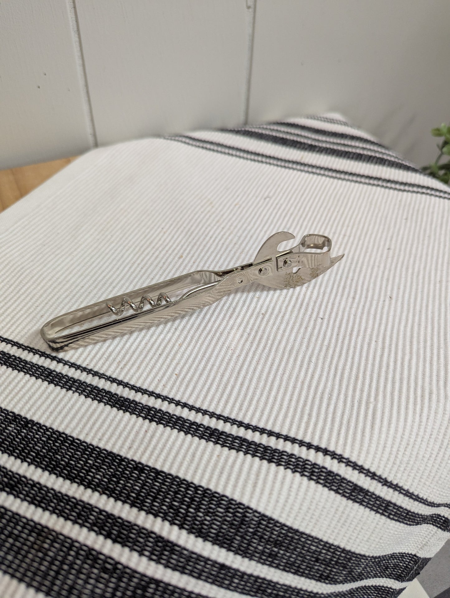 Can Opener/ Bar Tool