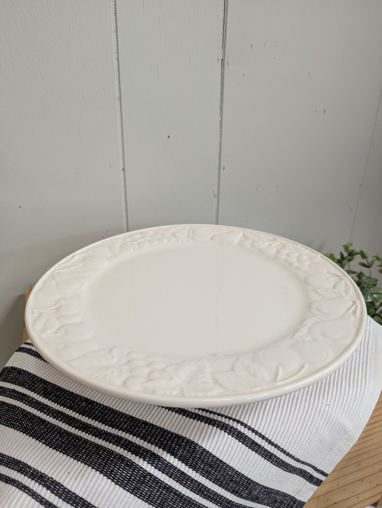 Cream Embossed Cake Stand