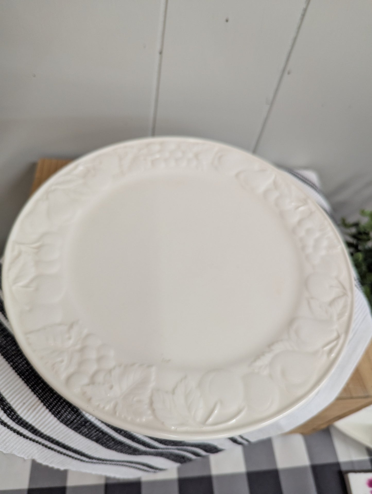 Cream Embossed Cake Stand