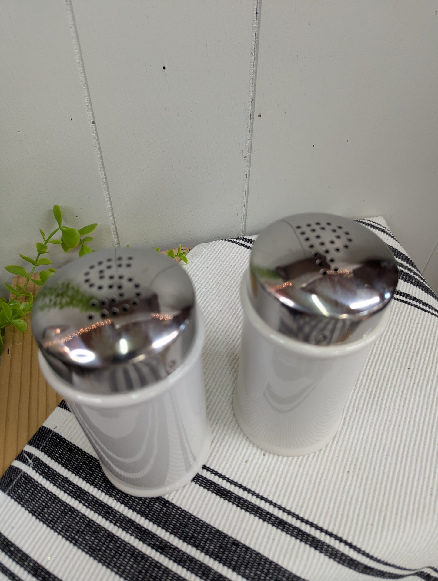 Homestyles White Pillar Salt and Pepper Shakers