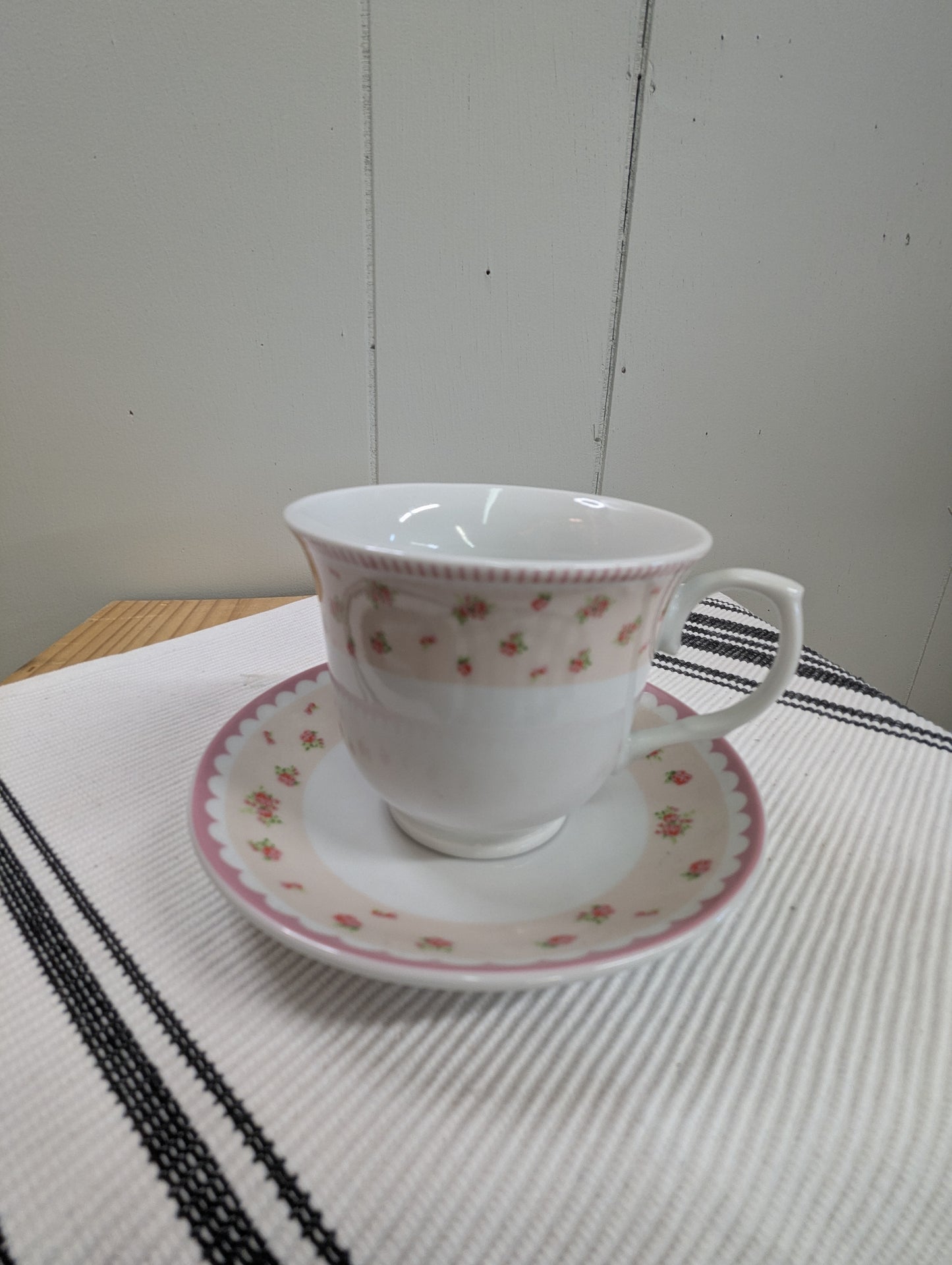 Lusso Leone Teacup and Saucer